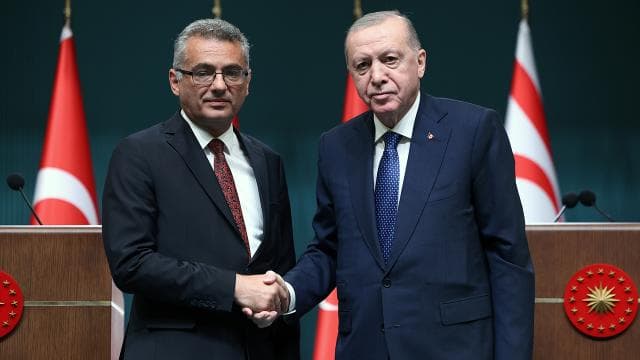 Cumhurbaşkanı Erdoğan, KKTC Cumhurbaşkanı Erhürman'a geçmiş olsun dileklerini iletti.