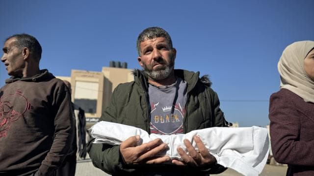 Katil İsrail ordusu Gazze'nin çeşitli bölgelerine saldırılar düzenledi