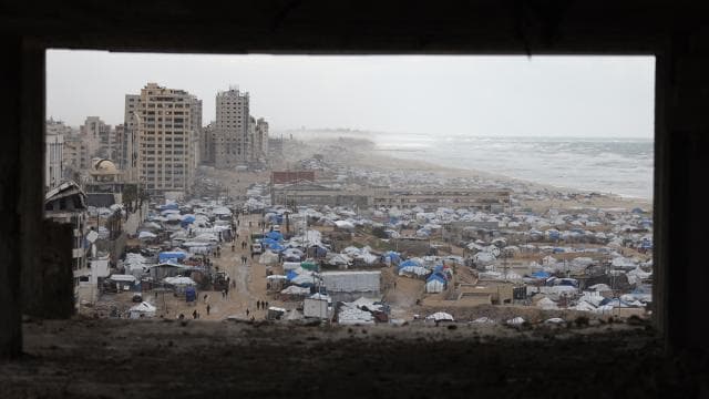 Gazzede yağış ve fırtına, İsrail saldırılarının neden olduğu felaketi derinleştiriyor