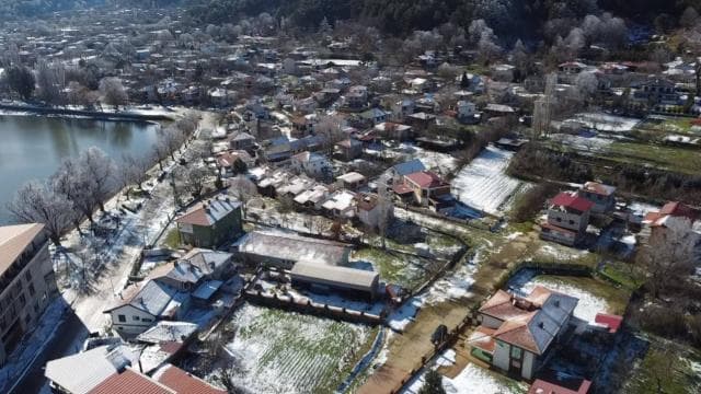 İzmir'in yüksek kesimlerine kar yağdı