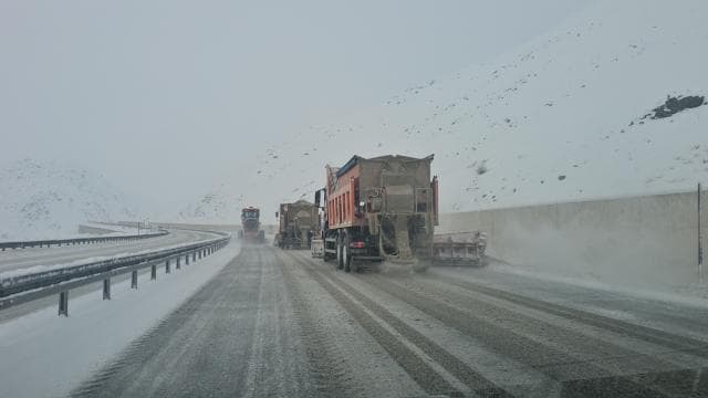 ErzincanSivas kara yolu ulaşıma kapandı