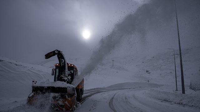 Kar martta geri döndü: 3 ilde 103 yol kapalı