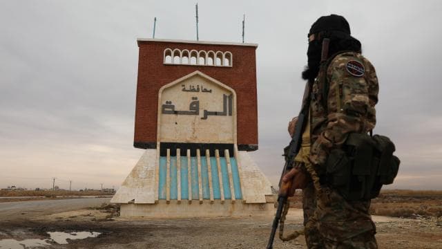 Suriye yönetimi, Rakka'da kurumları hızla faaliyete geçirmeye başladı