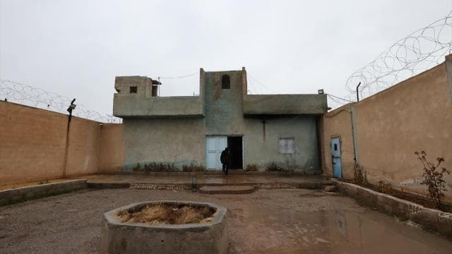 Suriye'nin Tabka ilçesindeki terör örgütü YPG hapishanesi görüntülendi