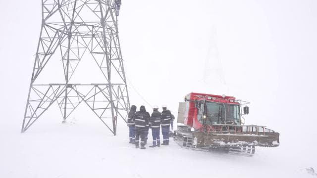 Bakan Bayraktar: Kesintisiz enerji akışı için ekiplerimiz 7/24 sahada