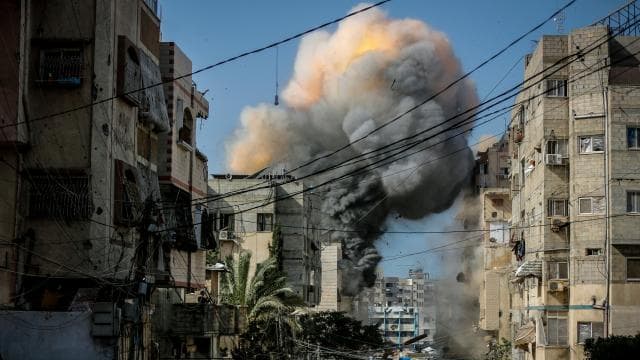 Katil İsrail'in Gazze'ye saldırılarında 12 Filistinli hayatını kaybetti