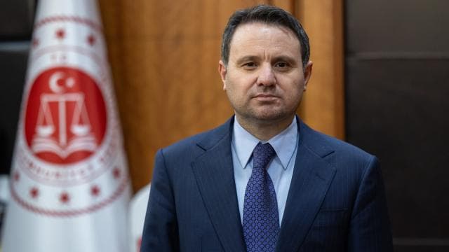 Bakan Gürlek, CHP'li Emir'e açtığı davadan kazandığı tazminatı AFAD'a bağışladı