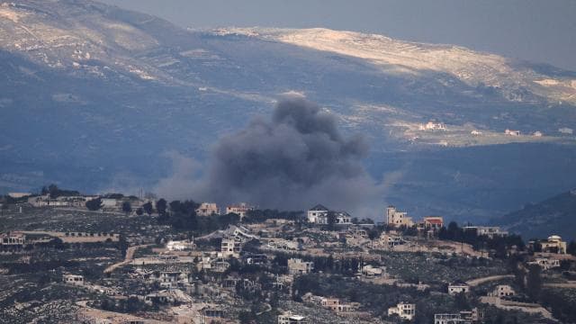 İşgalci İsrail'in Lübnan'a düzenlediği saldırılarda bugün 12 kişi hayatını kaybetti