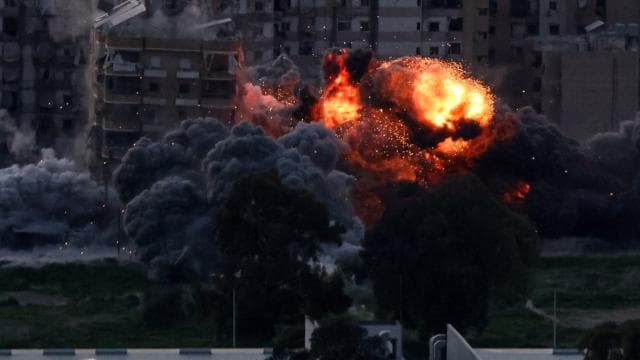 Katil İsrail Lübnan'da 33 kişiyi öldürdü