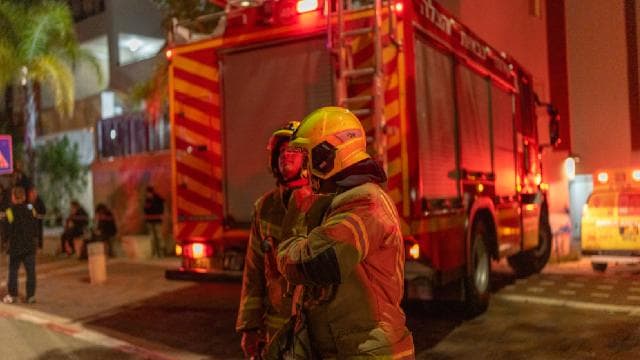 Tel Aviv yakınlarına düşen füze parçası yangına neden oldu