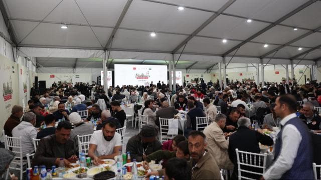 YTB'den Bayırbucak'ta 500 kişilik 'Kardeşlik İftarı'