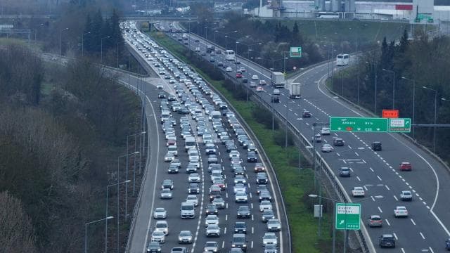 Anadolu Otoyolu'nda bayram tatilinden dönüş yoğunluğu yaşanıyor