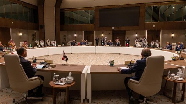 Bakan Fidan, bölgesel gelişmeler için Riyad zirvesinde