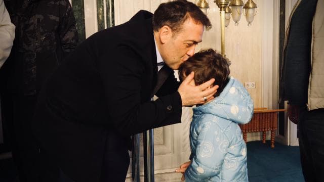 Bilecik Valisi Sözer bayram sabahını çocuklarla geçirdi