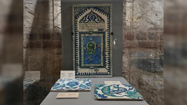 Çalınan 16ncı yüzyıllık iki çini Türkiye'ye iade edildi