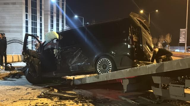 Erzurum'da 4 araç zincirleme kazaya karıştı