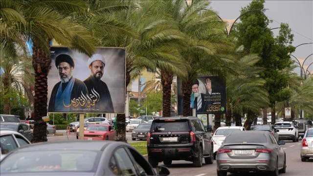 Bağdat sokaklarına Ali Hamaney ile Mücteba Hamaney posterleri asıldı