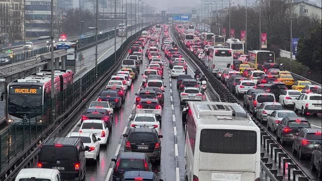 İstanbul'da bayram dönüşü trafik yoğunluğu oluştu