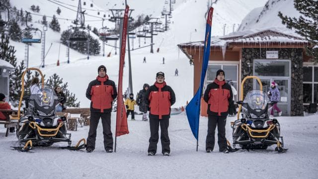 JAK ve turizm jandarması kayak güvenliği için yoğun mesai yapıyor