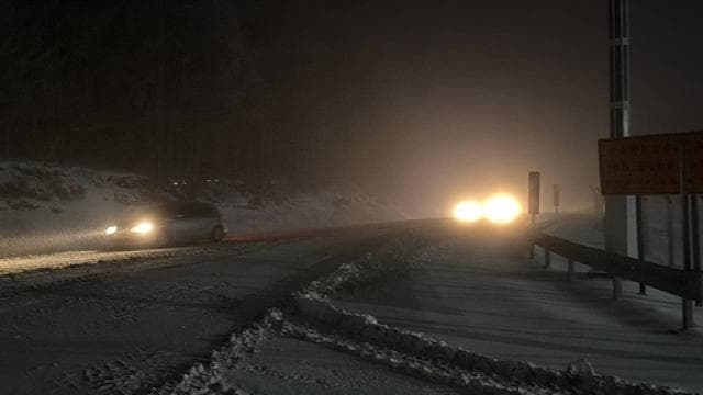 Kütahya'nın Domaniç ilçesinde kar yağışı etkili oluyor