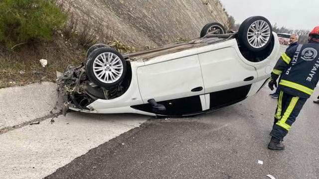 Denizli'de takla atan araçtan yara almadan kurtuldu