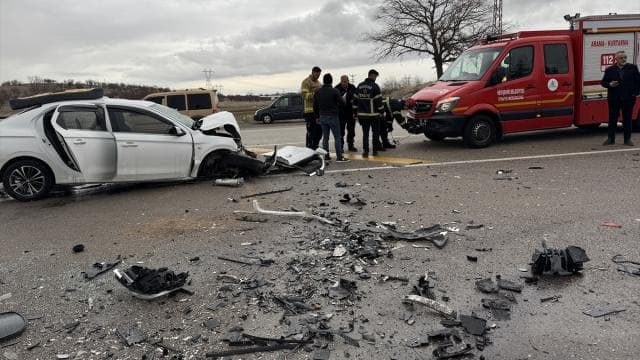 Nevşehir'de üç aracın karıştığı kazada 2 kişi öldü, 7 kişi yaralandı