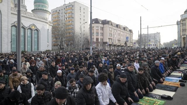 Rusya'da binlerce Müslüman bayram namazında buluştu