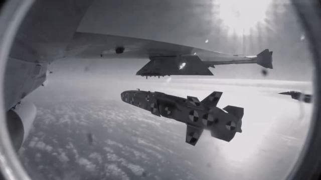 Milli seyir füzesi SOMJ canlı harp başlığıyla hedefini tam isabetle vurdu