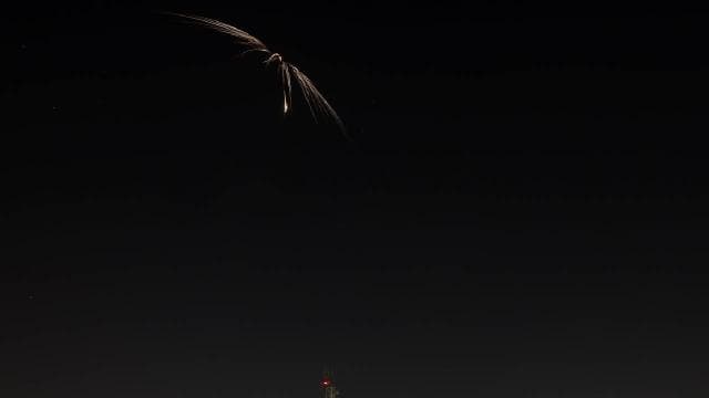 İran'dan İsrail'e fırlatılan füzeler Tel Aviv semalarında görüntülendi