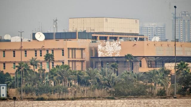 ABD'nin Bağdat Büyükelçiliği çevresinde İHA saldırısı sonrası yangın çıktı