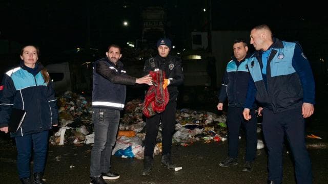 Yanlışlıkla çöpe atılan 1 milyon 200 bin lira değerindeki altınlar sahibine teslim edildi