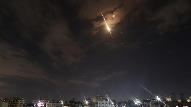 İran 5'inci misillemede İsrail'in güneyini hedef aldı