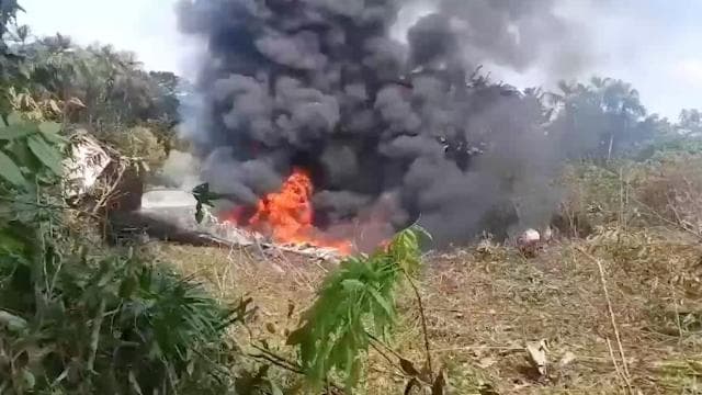 Kolombiyada 110dan fazla askeri personeli taşıyan nakliye uçağı düştü