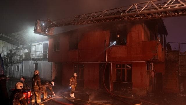 Trafoda başlayan yangın kömür deposuna sıçradı