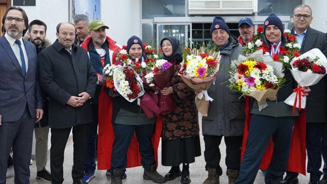 Kayağın özel ikizleri Fransa'dan 6 madalyayla döndü