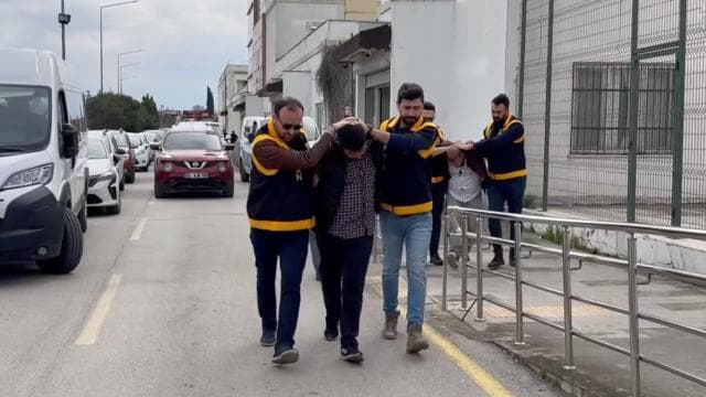 Adana'da tırla yol kesen saldırgan baba oğul tutuklandı