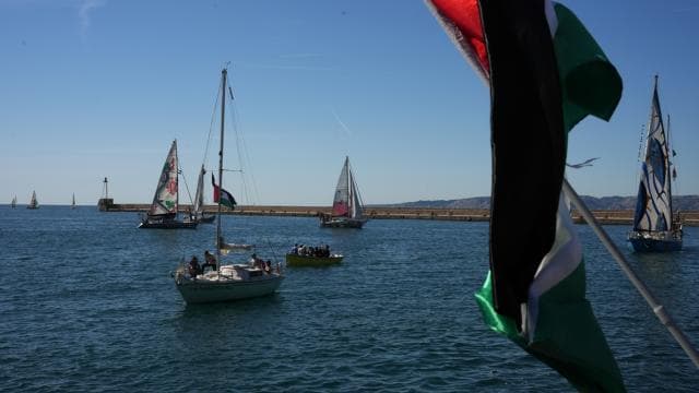 Global Sumud Filosu, soykırımcı İsrail savaş gemilerince abluka altına alındı