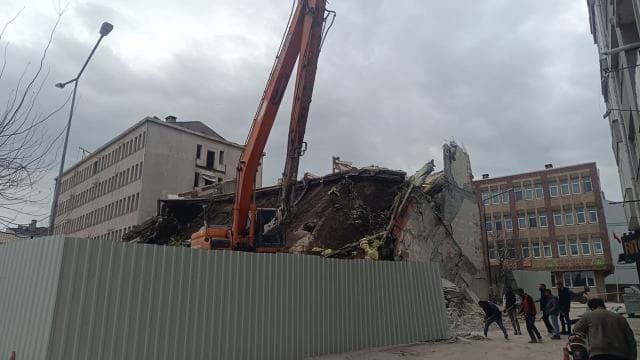 Yıkım kurallarına uymayan firma cezasız kalmadı