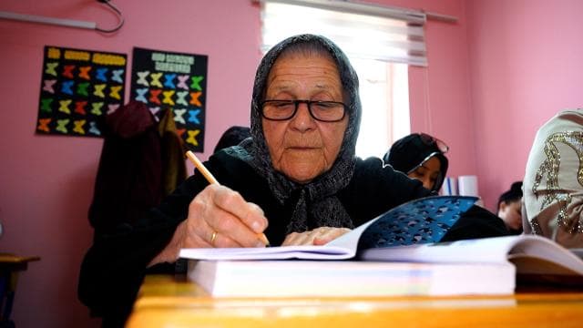 Okuma yazma hayaline 88 yaşında kavuştu