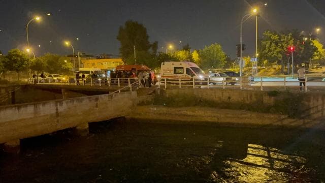 Adana'da sulama kanalına düşen genç kayboldu