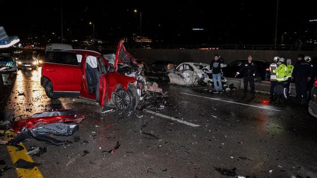 Ankara'da zincirleme trafik kazası: 8 yaralı