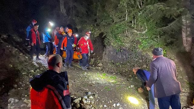 30 metrelik uçurumdan düştü, ekipler seferber oldu