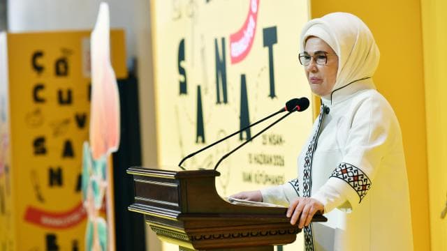Emine Erdoğan'dan Rami Çocuk ve Sanat Bienali'ne ilişkin paylaşım