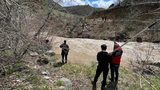 Dereye düşerek kaybolan çocuğu arama çalışmaları 3. gününde