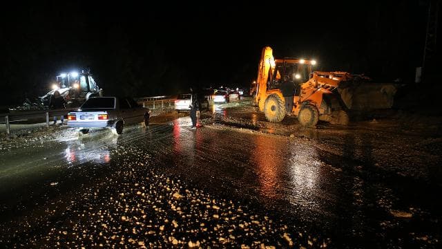 Tokat'ı sağanak ve heyelan vurdu: İstinat duvarı çöktü