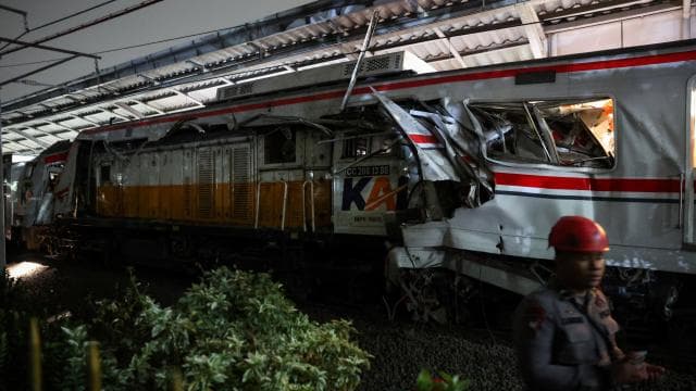 Endonezya'da tren kazasında 4 kişi öldü, 38 kişi yaralandı