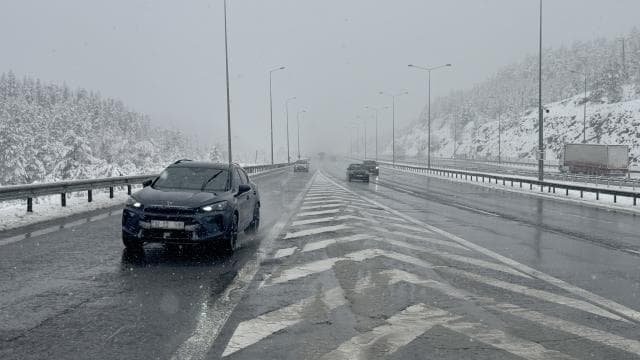 Anadolu Otoyolu'nun Ankara kesiminde kar yağışı