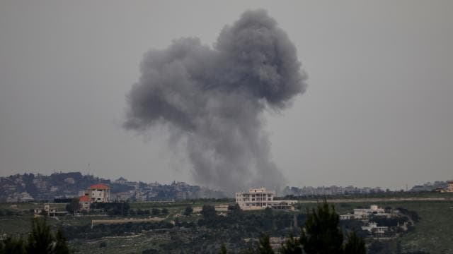 Katil İsrail ordusu ateşkese rağmen Lübnan'da 14 kişiyi öldürdü