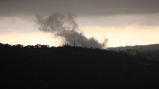 İşgalci İsrail, ateşkese rağmen Lübnan'ın güneyindeki beldelere saldırılarını sürdürdü
