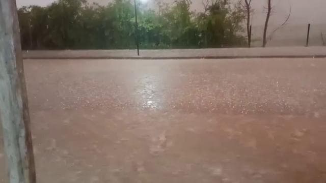 Osmaniye'de sağanak ve dolu: Yollar göle döndü